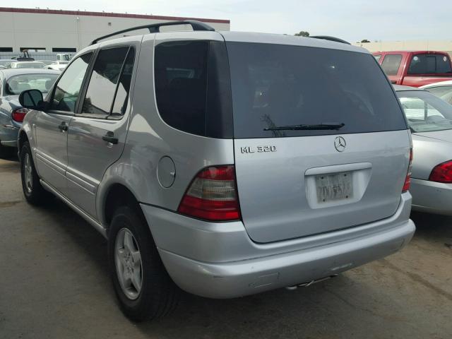 4JGAB54E2YA175823 - 2000 MERCEDES-BENZ ML 320 SILVER photo 3