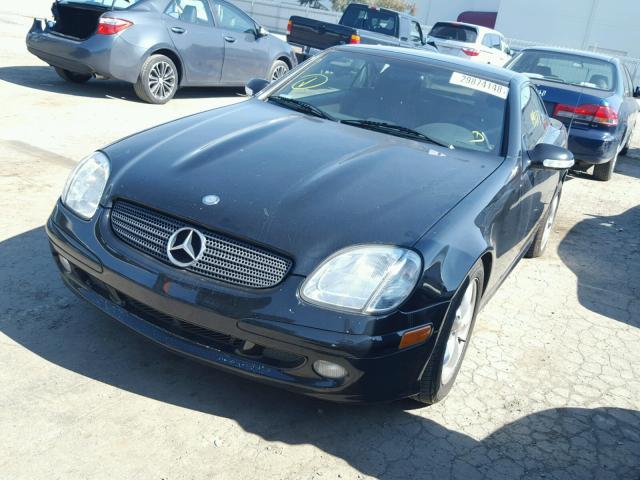 WDBKK65F81F216260 - 2001 MERCEDES-BENZ SLK 320 BLACK photo 2