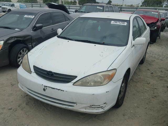 4T1BF32K13U041916 - 2003 TOYOTA CAMRY LE WHITE photo 2