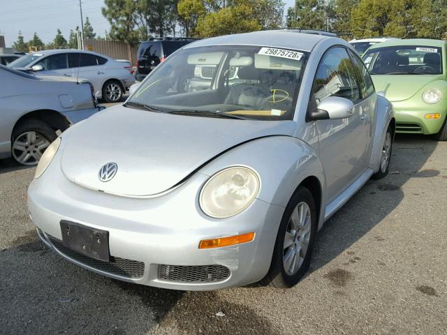 3VWPG31C88M503835 - 2008 VOLKSWAGEN NEW BEETLE 银色 照片 2