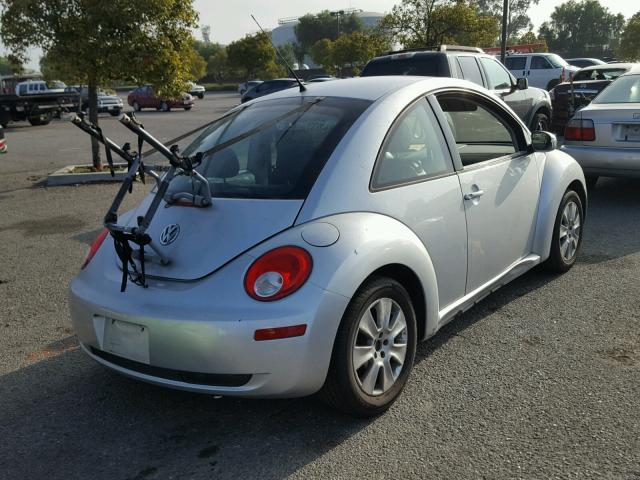 3VWPG31C88M503835 - 2008 VOLKSWAGEN NEW BEETLE 银色 照片 4