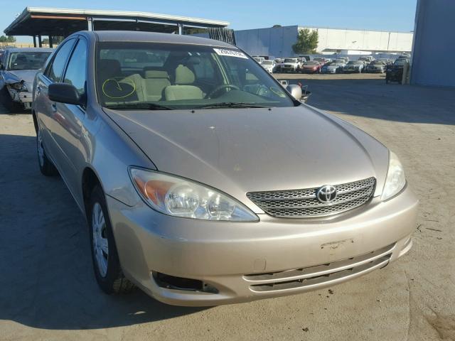 JTDBE32K120003583 - 2002 TOYOTA CAMRY LE GOLD photo 1