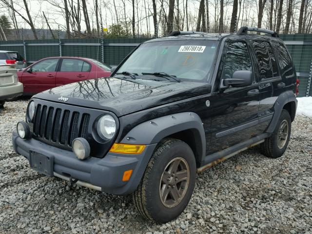 1J4GL38K95W725253 - 2005 JEEP LIBERTY RE BLACK photo 2