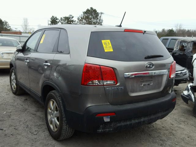 5XYKT3A11BG096145 - 2011 KIA SORENTO BA GRAY photo 3