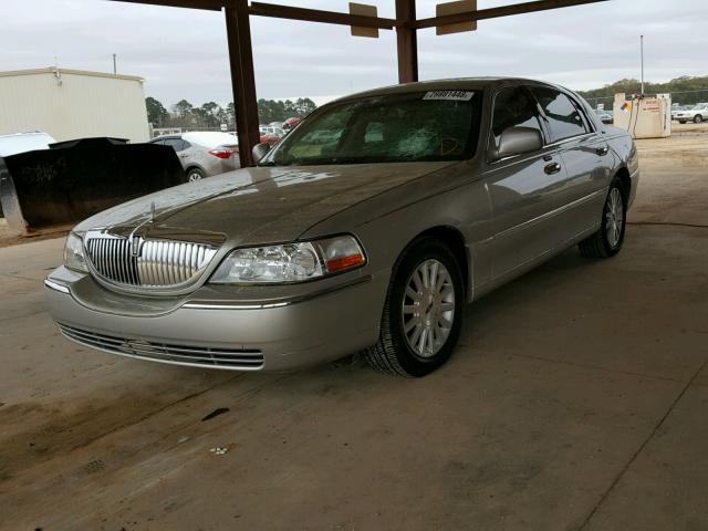 1LNHM83W54Y615717 - 2004 LINCOLN TOWN CAR U SILVER photo 2