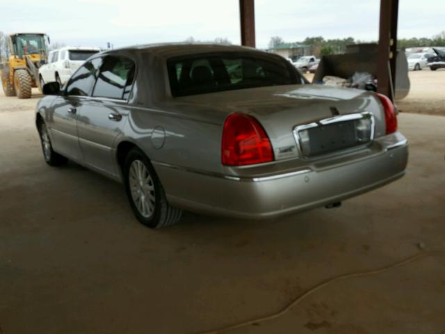 1LNHM83W54Y615717 - 2004 LINCOLN TOWN CAR U SILVER photo 3