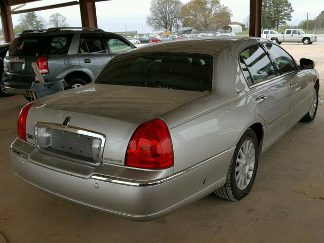 1LNHM83W54Y615717 - 2004 LINCOLN TOWN CAR U SILVER photo 4