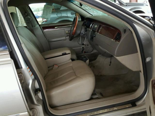 1LNHM83W54Y615717 - 2004 LINCOLN TOWN CAR U SILVER photo 5