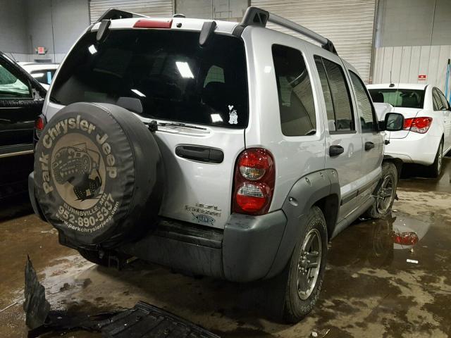 1J8GL38K25W522283 - 2005 JEEP LIBERTY RE GRAY photo 4