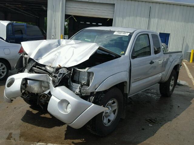 5TEUU4EN2AZ738451 - 2010 TOYOTA TACOMA ACC SILVER photo 2