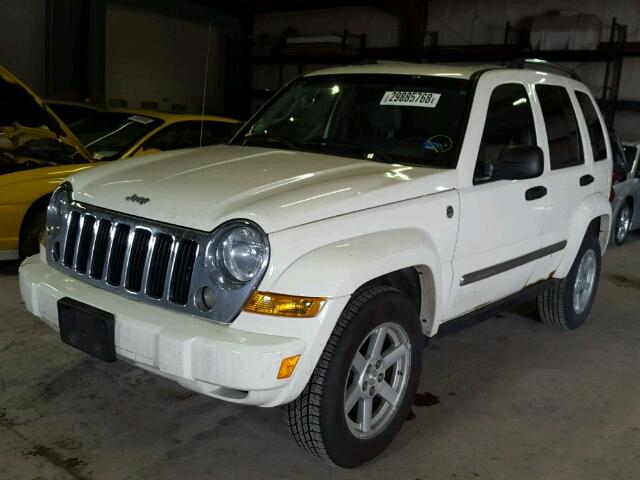 1J4GL58K55W557090 - 2005 JEEP LIBERTY LI WHITE photo 2