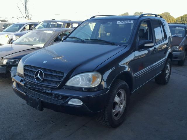 4JGAB54E42A343629 - 2002 MERCEDES-BENZ ML 320 BLACK photo 2