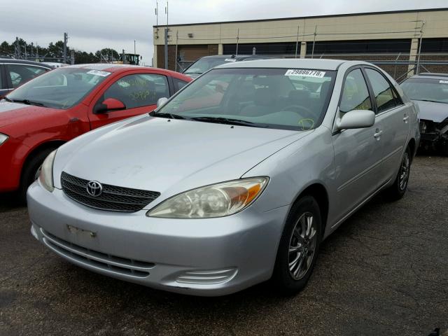 4T1BE32K12U105499 - 2002 TOYOTA CAMRY LE SILVER photo 2