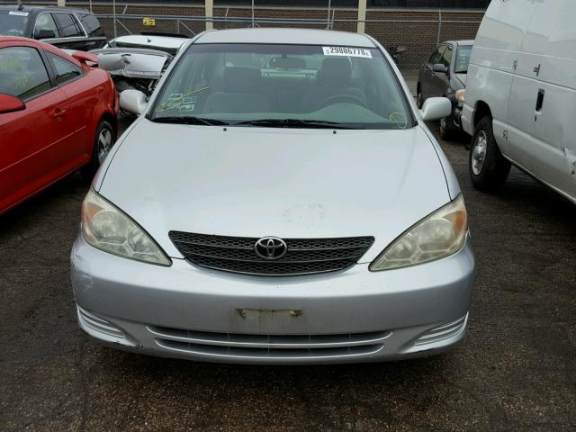 4T1BE32K12U105499 - 2002 TOYOTA CAMRY LE SILVER photo 9