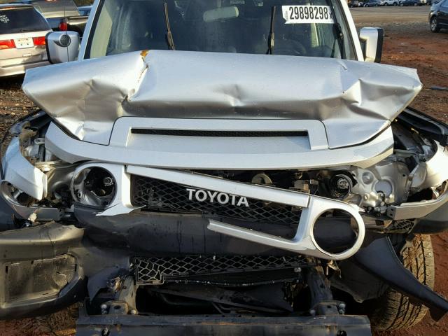 JTEBU11F18K052836 - 2008 TOYOTA FJ CRUISER SILVER photo 7