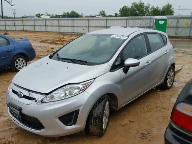 3FADP4EJ4CM216446 - 2012 FORD FIESTA SILVER photo 2