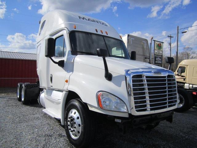 3AKJGLD52FSGB0802 - 2015 FREIGHTLINER CASCADIA 1 WHITE photo 1