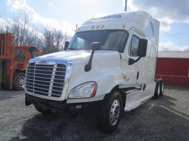 3AKJGLD52FSGB0802 - 2015 FREIGHTLINER CASCADIA 1 WHITE photo 2