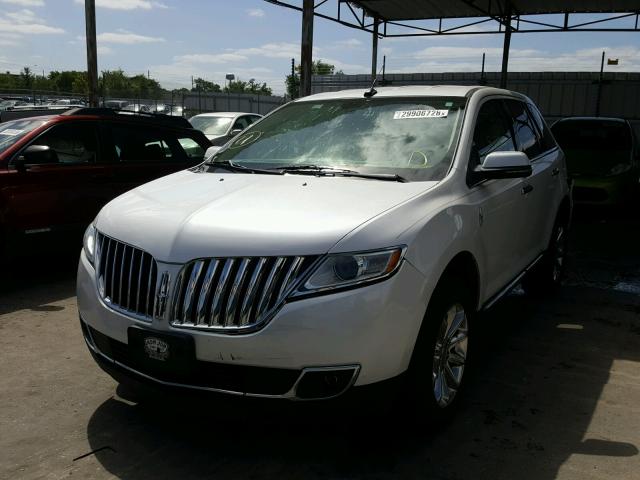 2LMDJ6JK5DBL22509 - 2013 LINCOLN MKX WHITE photo 2