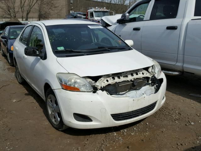 JTDBT923581217996 - 2008 TOYOTA YARIS WHITE photo 1