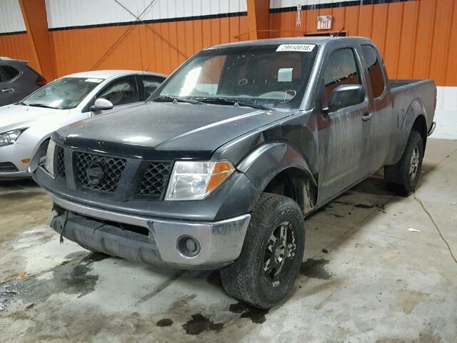 1N6AD06W95C409301 - 2005 NISSAN FRONTIER K GRAY photo 2