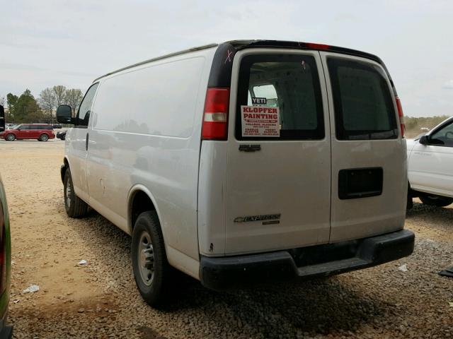 1GCWGFCA3C1156870 - 2012 CHEVROLET EXPRESS G2 WHITE photo 3