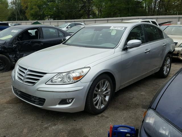 KMHGC46F49U055383 - 2009 HYUNDAI GENESIS 4. SILVER photo 2