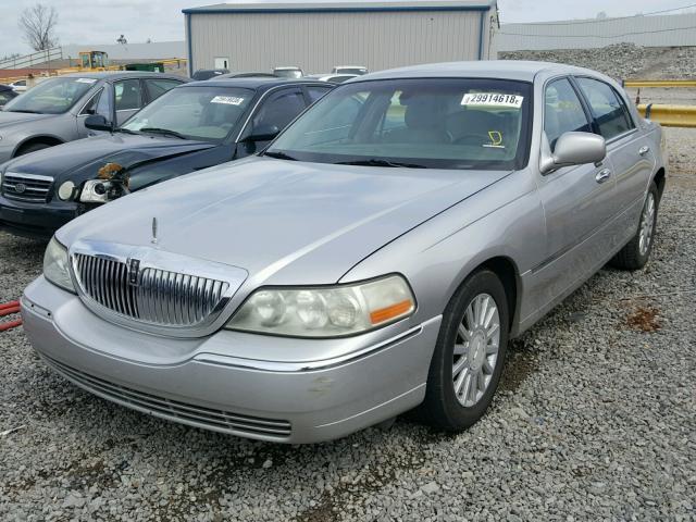 1LNHM81WX5Y643792 - 2005 LINCOLN TOWN CAR S SILVER photo 2