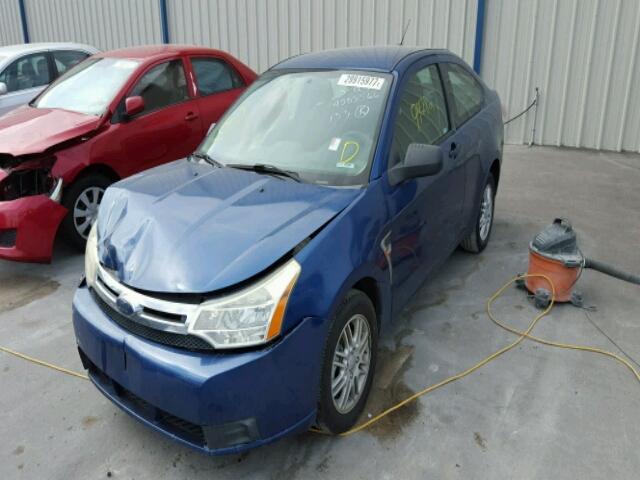 1FAHP33N38W197655 - 2008 FORD FOCUS SE/S BLUE photo 2