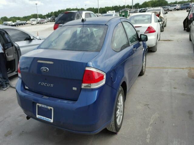 1FAHP33N38W197655 - 2008 FORD FOCUS SE/S BLUE photo 4