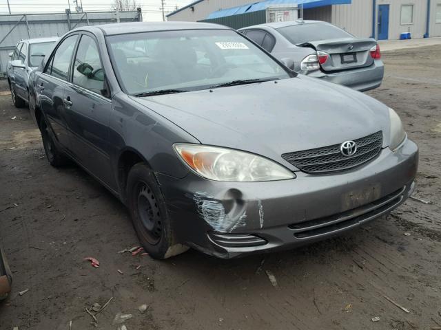 JTDBE32K820115281 - 2002 TOYOTA CAMRY LE GRAY photo 1