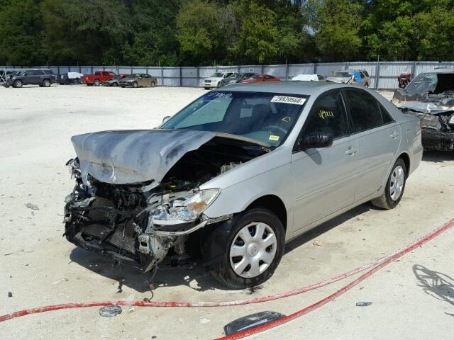 4T1BE32K22U529838 - 2002 TOYOTA CAMRY LE SILVER photo 2