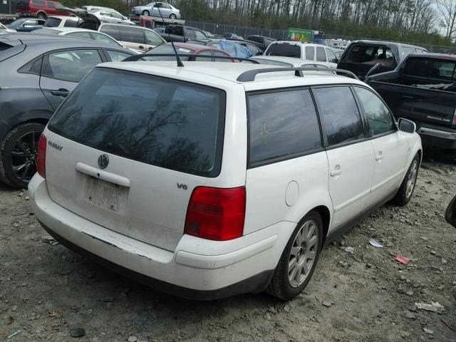 WVWVD23B0YE243034 - 2000 VOLKSWAGEN PASSAT GLX WHITE photo 4