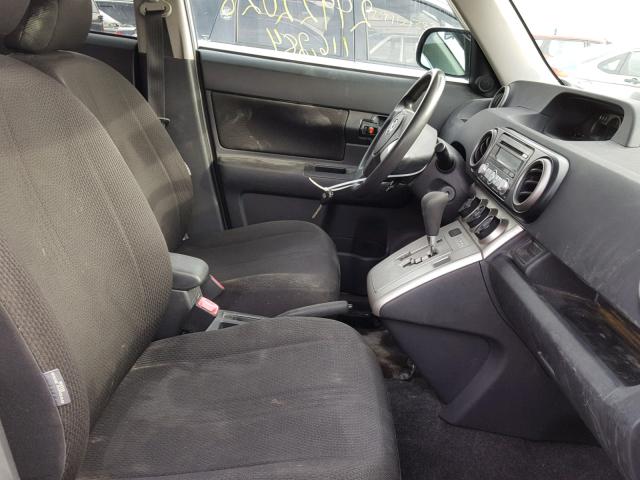 JTLKE50EX81019507 - 2008 TOYOTA SCION XB SILVER photo 5