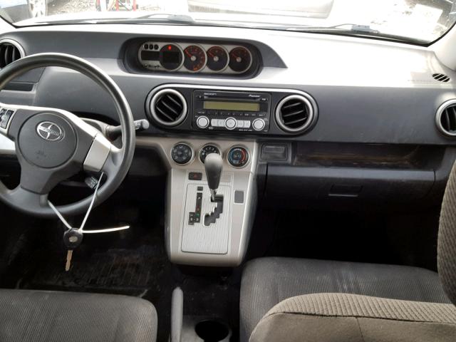 JTLKE50EX81019507 - 2008 TOYOTA SCION XB SILVER photo 9