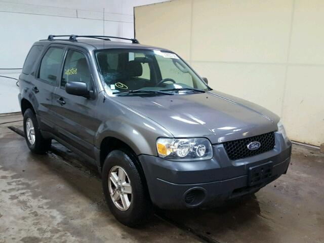 1FMYU92Z95KA33092 - 2005 FORD ESCAPE XLS GRAY photo 1