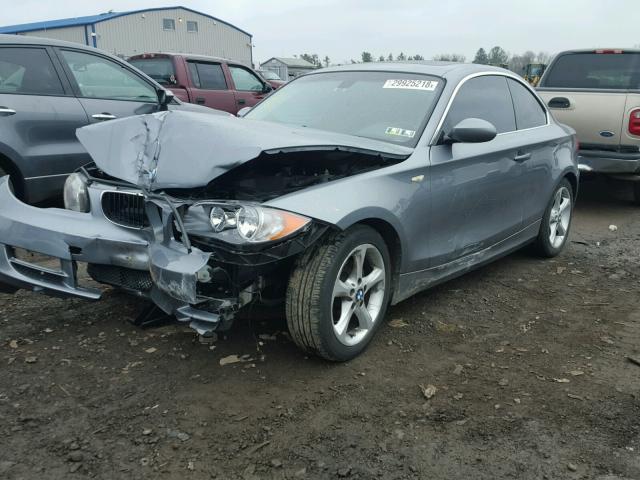 WBAUP93569VF48514 - 2009 BMW 128 I GRAY photo 2