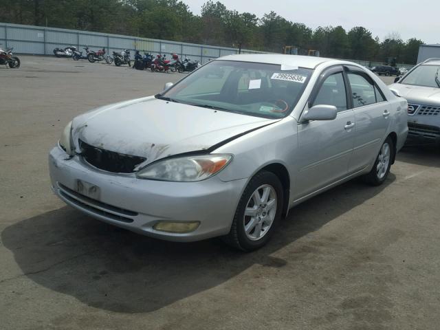 4T1BE32KX2U030656 - 2002 TOYOTA CAMRY LE SILVER photo 2