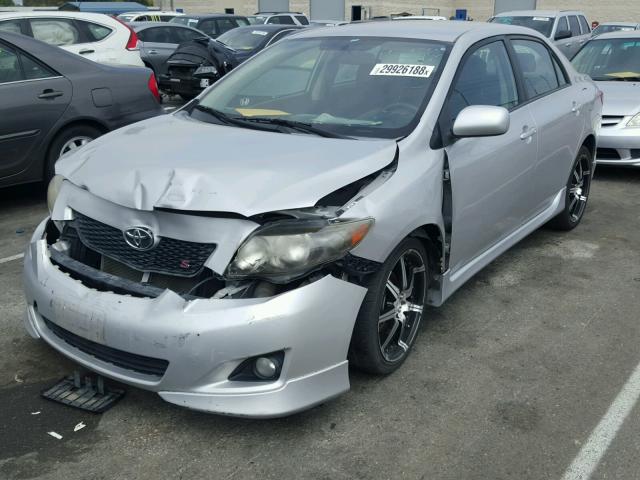 1NXBU4EE2AZ304770 - 2010 TOYOTA COROLLA BA SILVER photo 2