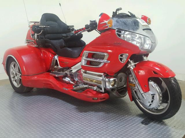 1HFSC47084A302381 - 2004 HONDA GL1800 RED photo 2