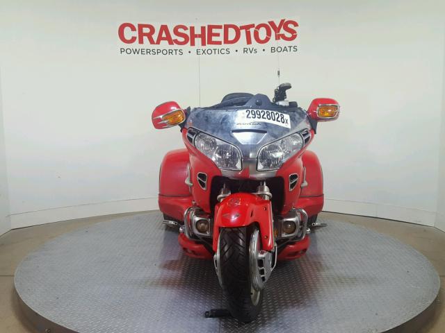 1HFSC47084A302381 - 2004 HONDA GL1800 RED photo 3