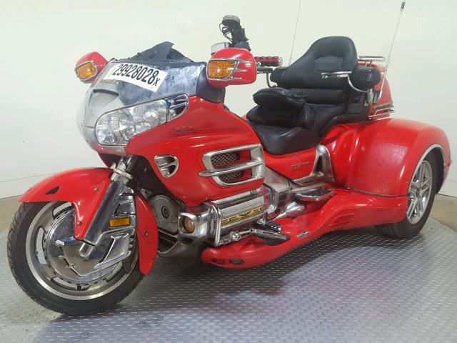 1HFSC47084A302381 - 2004 HONDA GL1800 RED photo 4