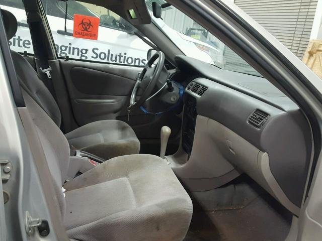 1Y1SK52822Z417214 - 2002 CHEVROLET GEO PRIZM 银色 照片 5