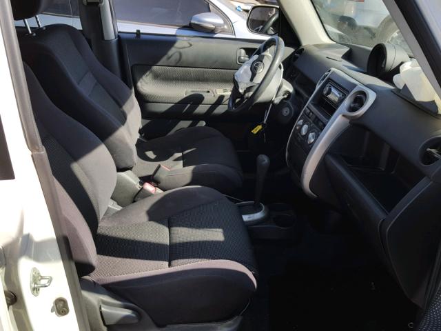 JTLKT324840141765 - 2004 TOYOTA SCION XB თეთრი ფოტო 5