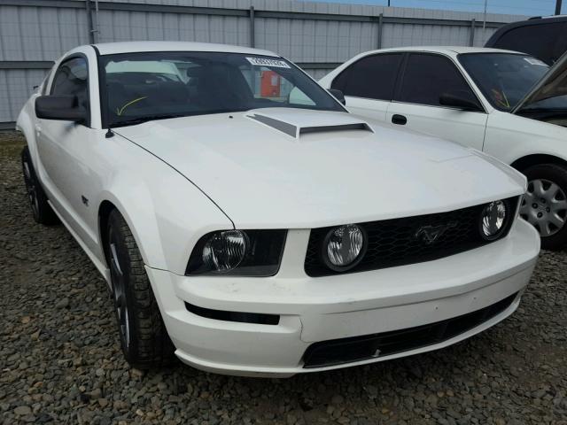 1ZVHT82H565255957 - 2006 FORD MUSTANG GT WHITE photo 1