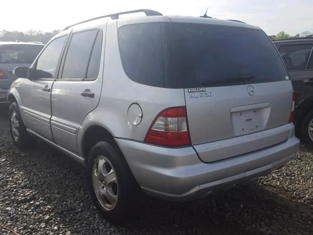 4JGAB54EX2A330125 - 2002 MERCEDES-BENZ ML 320 SILVER photo 3