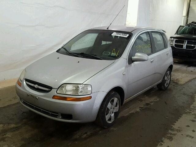 KL1TD66646B538639 - 2006 CHEVROLET AVEO SILVER photo 2