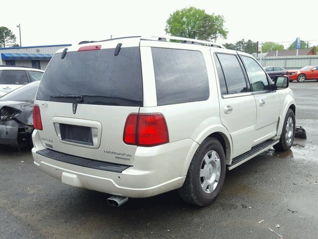 5LMFU275X5LJ17482 - 2005 LINCOLN NAVIGATOR თეთრი ფოტო 4