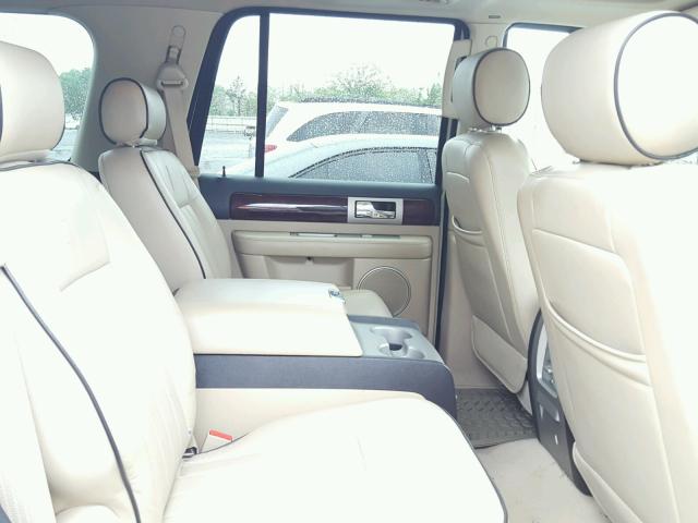 5LMFU275X5LJ17482 - 2005 LINCOLN NAVIGATOR თეთრი ფოტო 6