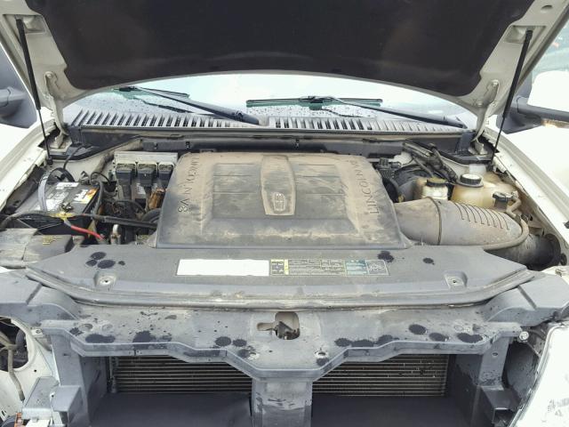 5LMFU275X5LJ17482 - 2005 LINCOLN NAVIGATOR თეთრი ფოტო 7